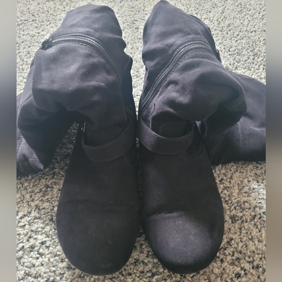 FREE New Directions Black Boots - Picture 8 of 9